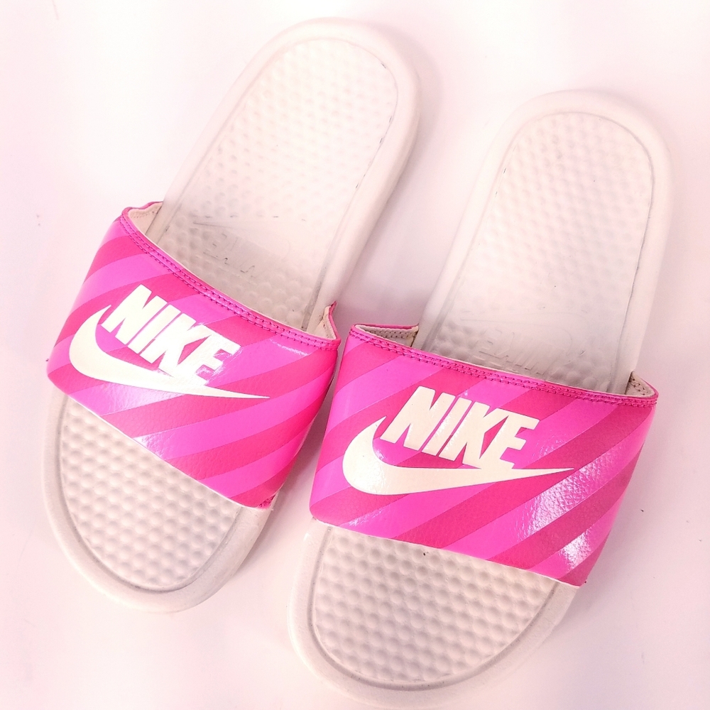 Nike | Pink Slides Size 7